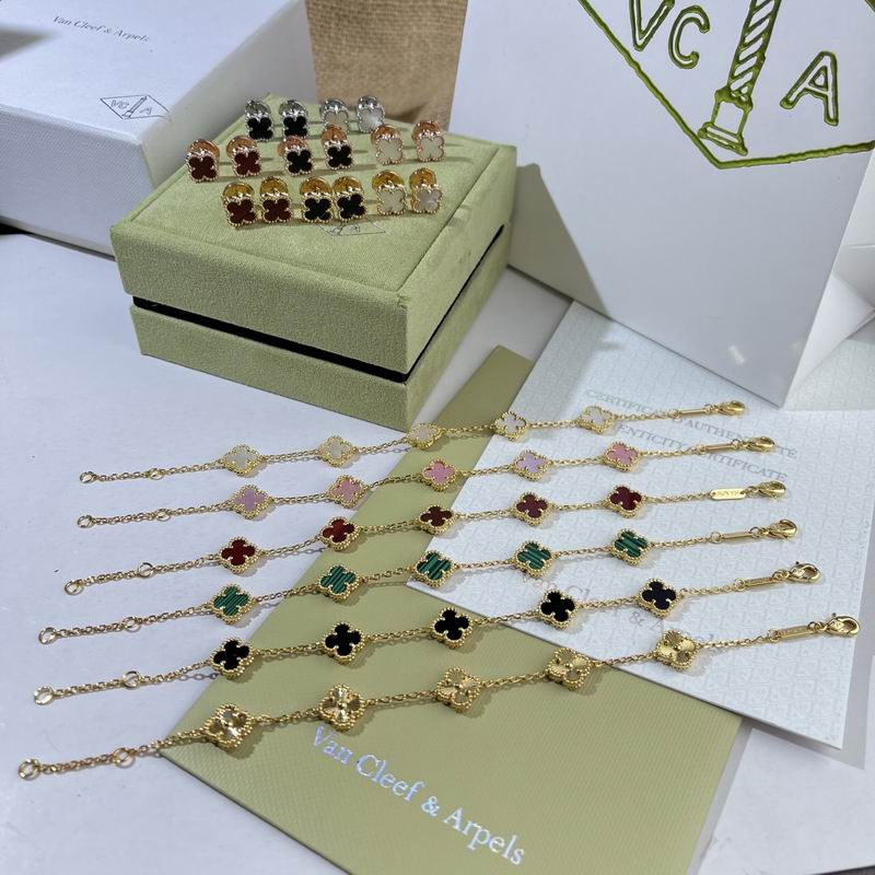 Van Cleef & Arpels suits 05yxs01